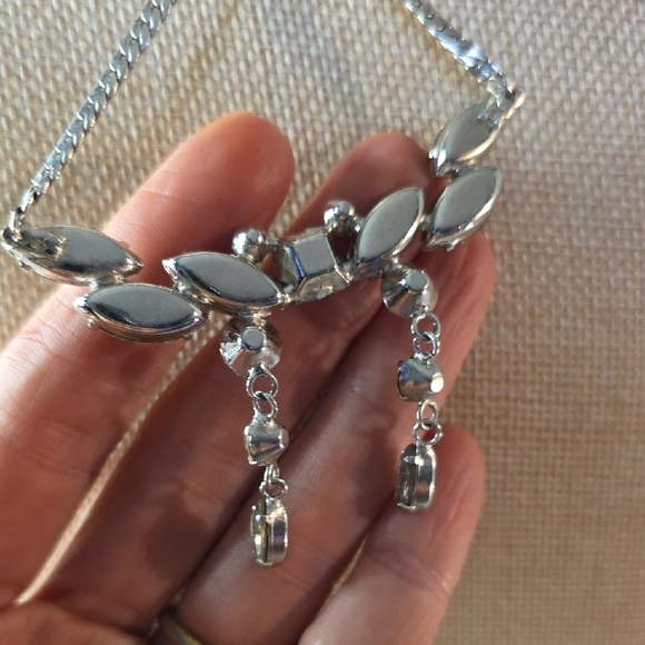 Vintage Silver-toned Bib Style Necklace with Marquis Crystal Accents - Picture 4 of 5